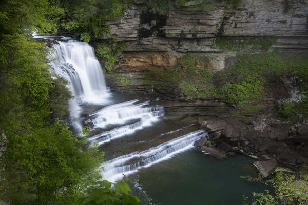 TN, Cummins Falls SP Waterfall basin